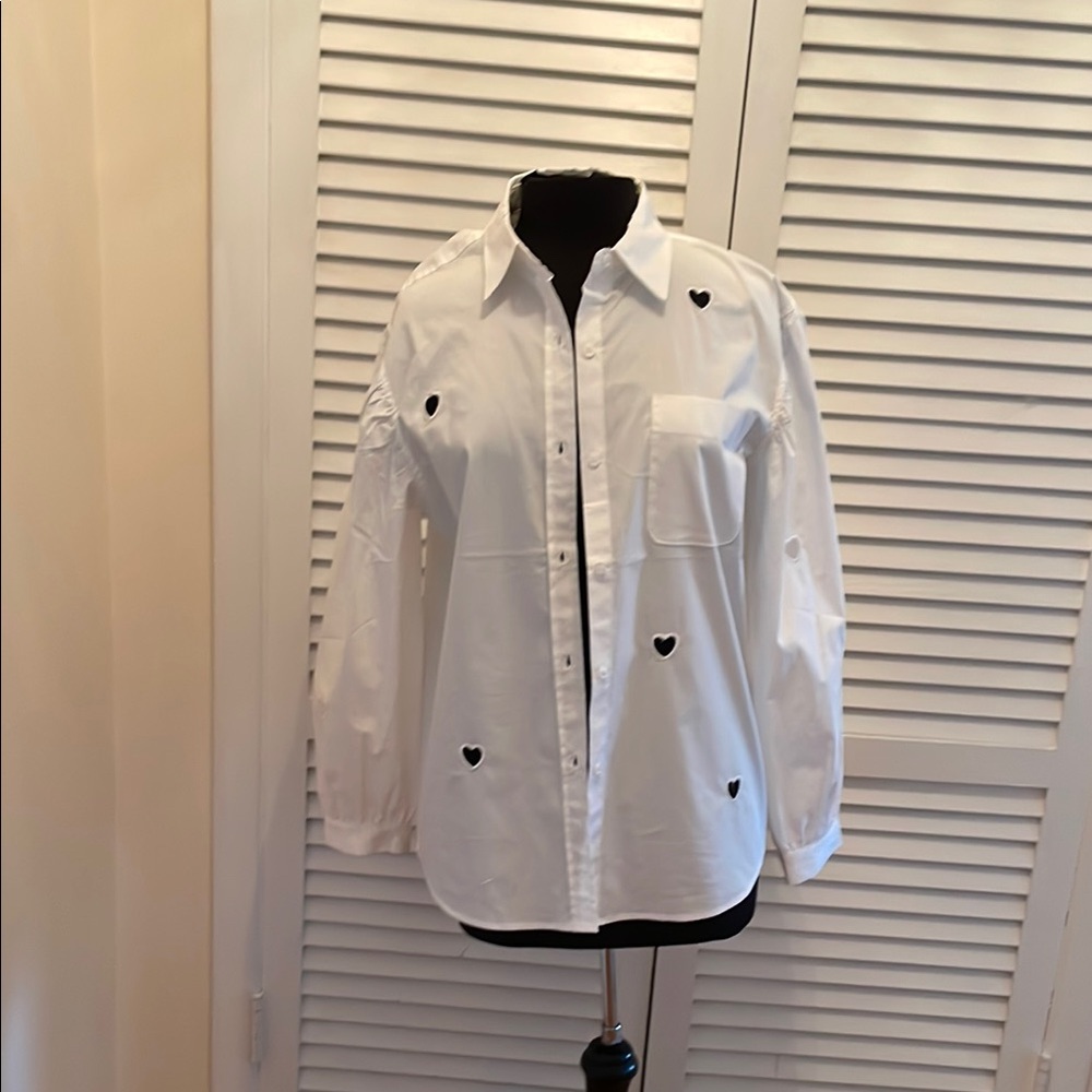 Truth by Republic White Shirt with cut out hearts Accents  cotton spandex M
